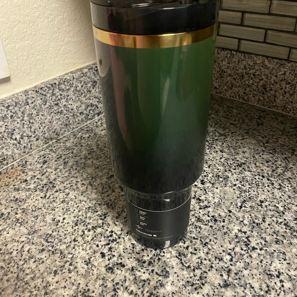 Stanley Wicked Elphaba Green 40oz Stainless Steel H2.0 FlowStateQuencher - Picture 4 of 4